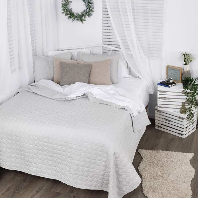 SouthShore Fine Linens Southshore Fine Linens Lightweight Oversized Reversible Quilt Set with shams