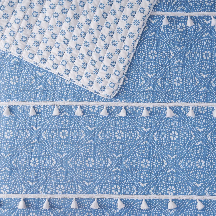 Design Studio DESIGN STUDIO Pasadena Medallion All-Season Soft Microfiber Quilt Set with Tassels