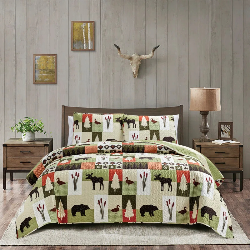 Redwood Quilts Standard Patchwork Quilt Set