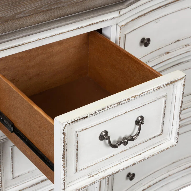 Liberty Furniture Magnolia Manor 9 Drawer Dresser