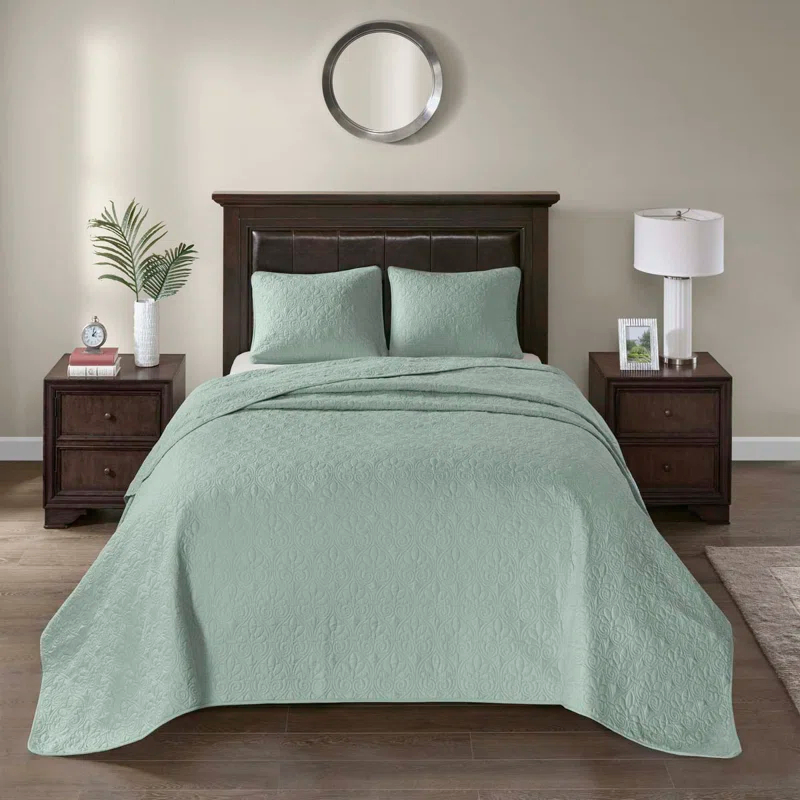 Quebec Reversible Bedspread Set