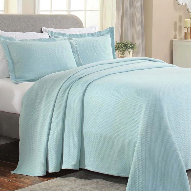 Superior Superior Solitaire Waffled Matelassé Bedspread Set with Shams