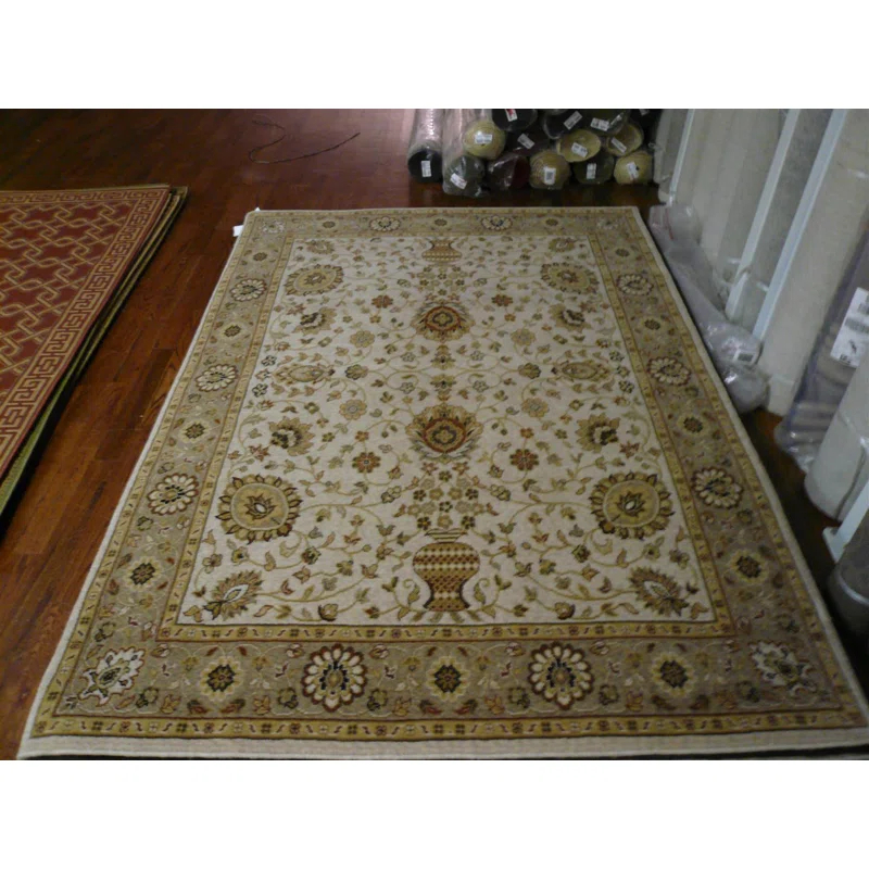 Safavieh Tuscany Wool Pile Oriental Rug