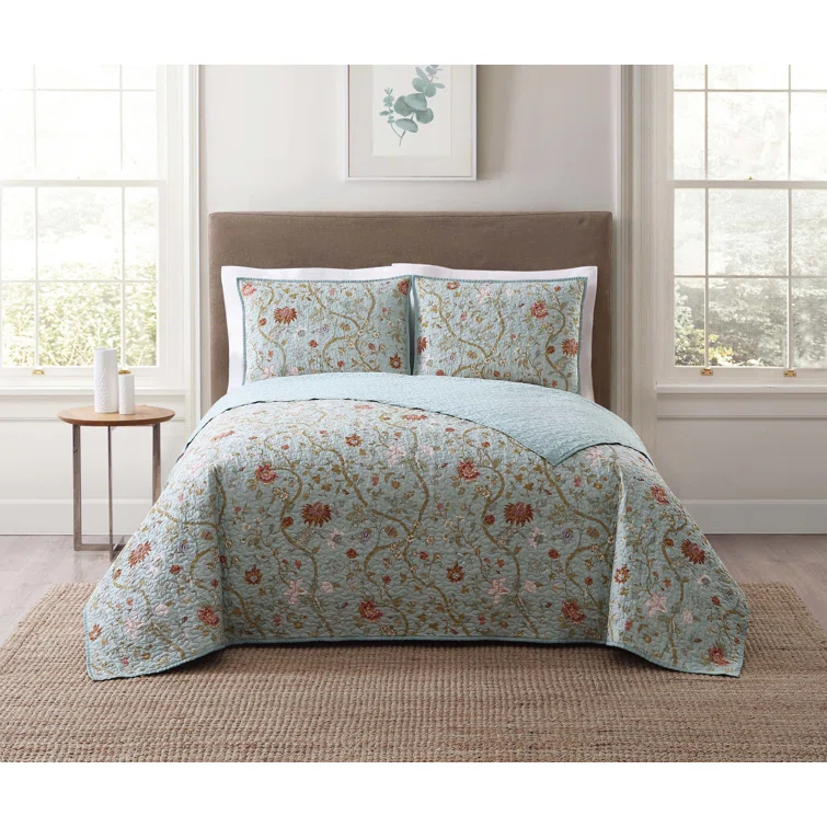 Style 212 Bedford Farmhouse / Country Cotton Blend Floral Quilt Set