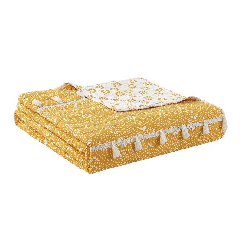 Design Studio DESIGN STUDIO Pasadena Medallion All-Season Soft Microfiber Quilt Set with Tassels