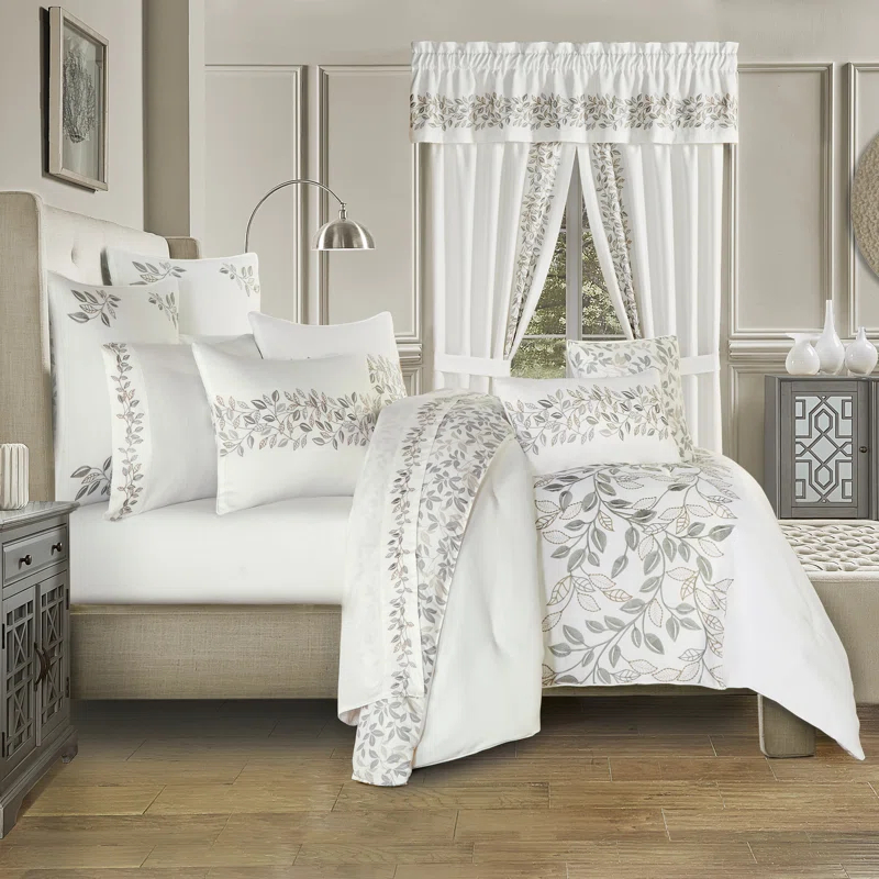 Royal Court Laurel Comforter Set