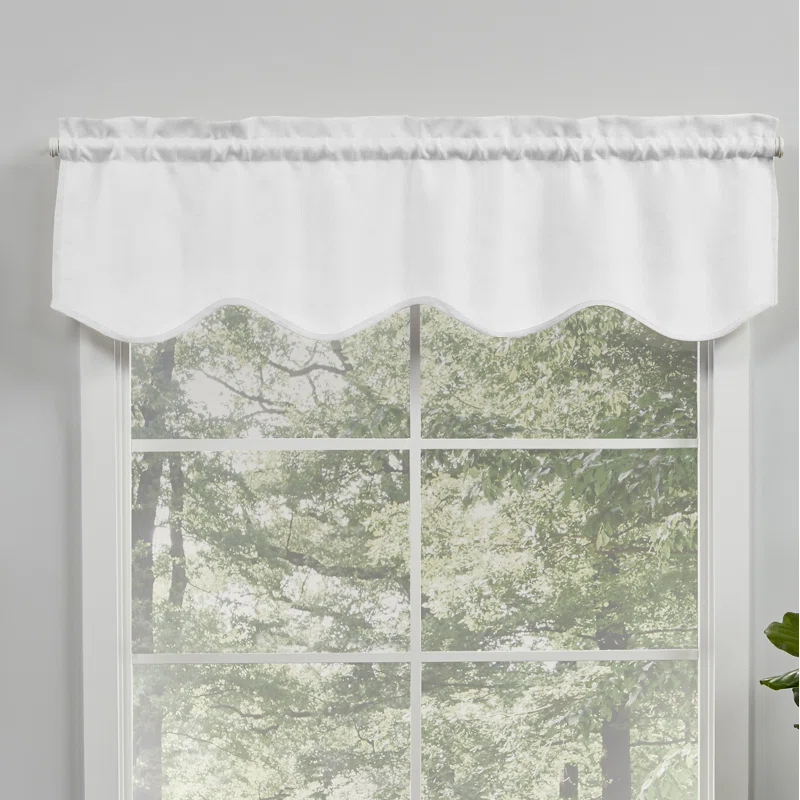 Amalgamated Textiles Exclusive Home Loha Light Filtering Rod Pocket Scalloped Valance