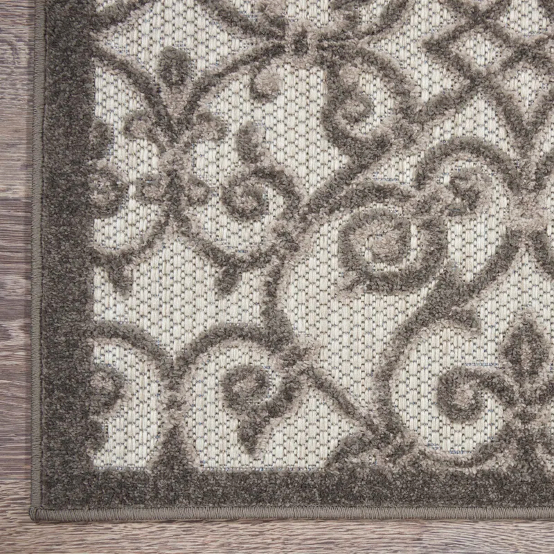 Lark Manor™ Isalia Floral Indoor / Outdoor Rug