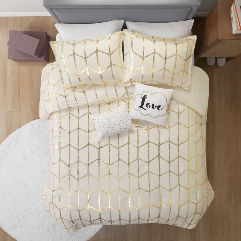 Intelligent Design Raina Metallic Printed Comforter Set
