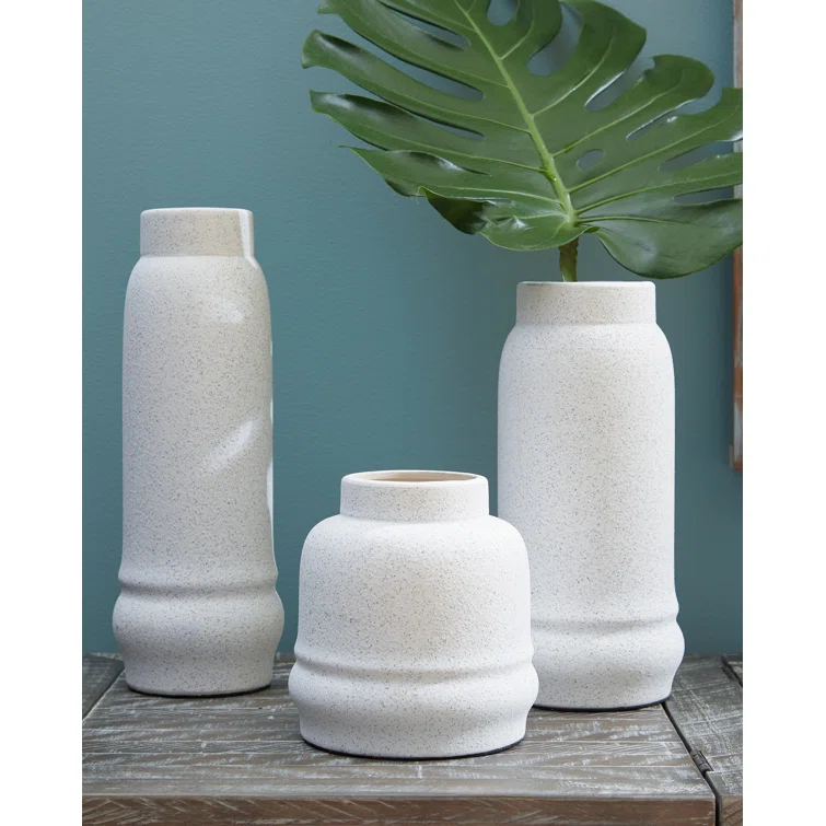 Red Barrel Studio® Lykan Table Vase