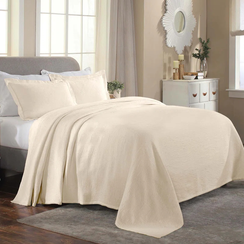 Superior Superior Florin Matelasse Jacquard Scrolling Medallion Cotton Bedspread Set With Pillow Shams