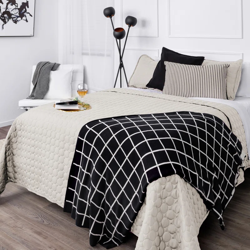 SouthShore Fine Linens Southshore Fine Linens Lightweight Oversized Reversible Quilt Set with shams