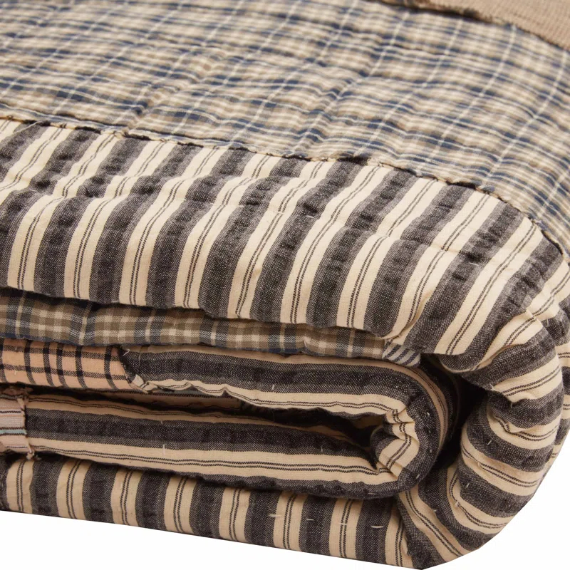 Ashmont Farmhouse / Country Cotton Patchwork Quilt
