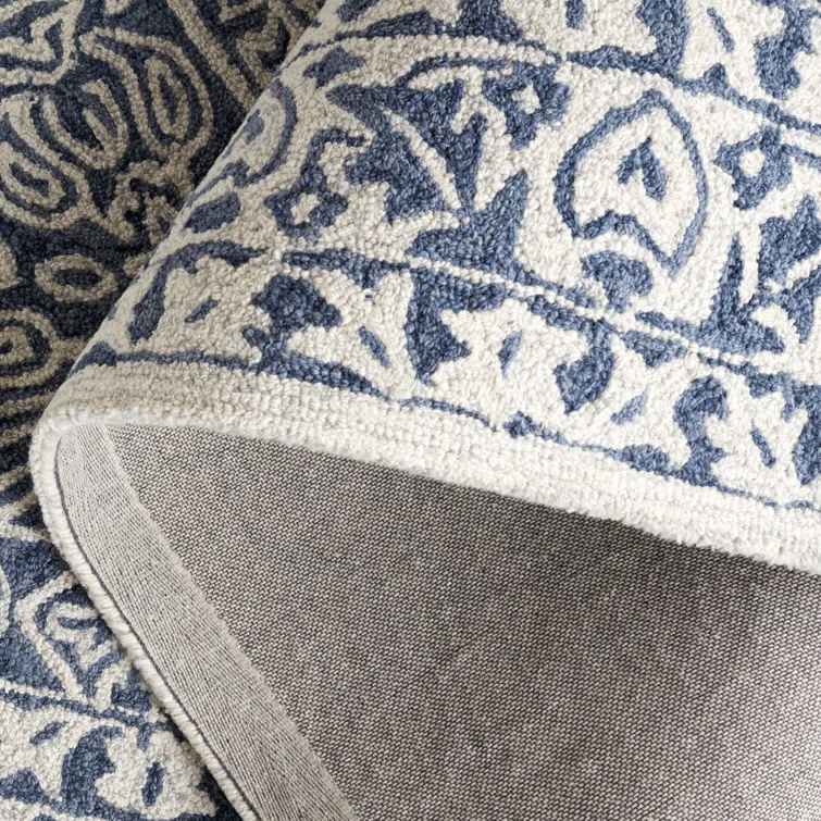 Safavieh Dip Dye Hand Tufted Wool/Cotton Oriental Rug in Ivory/Blue