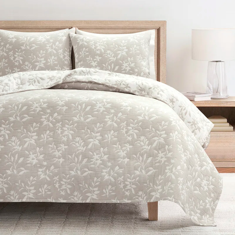 Lush Decor Floral Jacquard Reversible Soft Matelassé Quilt 3Pc Set