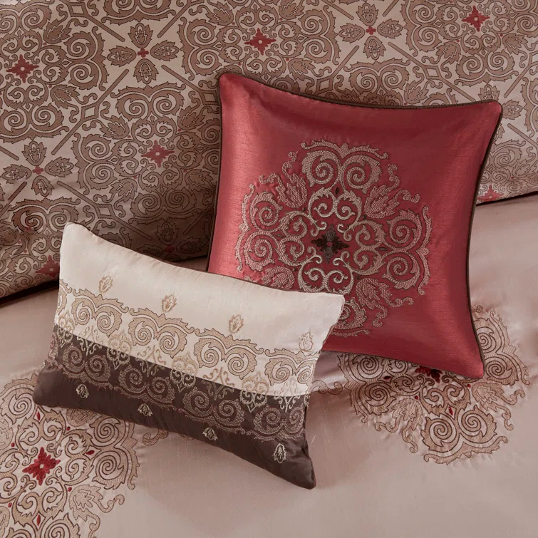 Madison Park Essentials Jacquard Traditional 24 Piece Room in a Bag