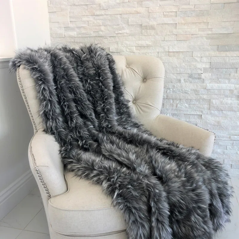 Plutus Brands Luxury Knitted Throw Blanket