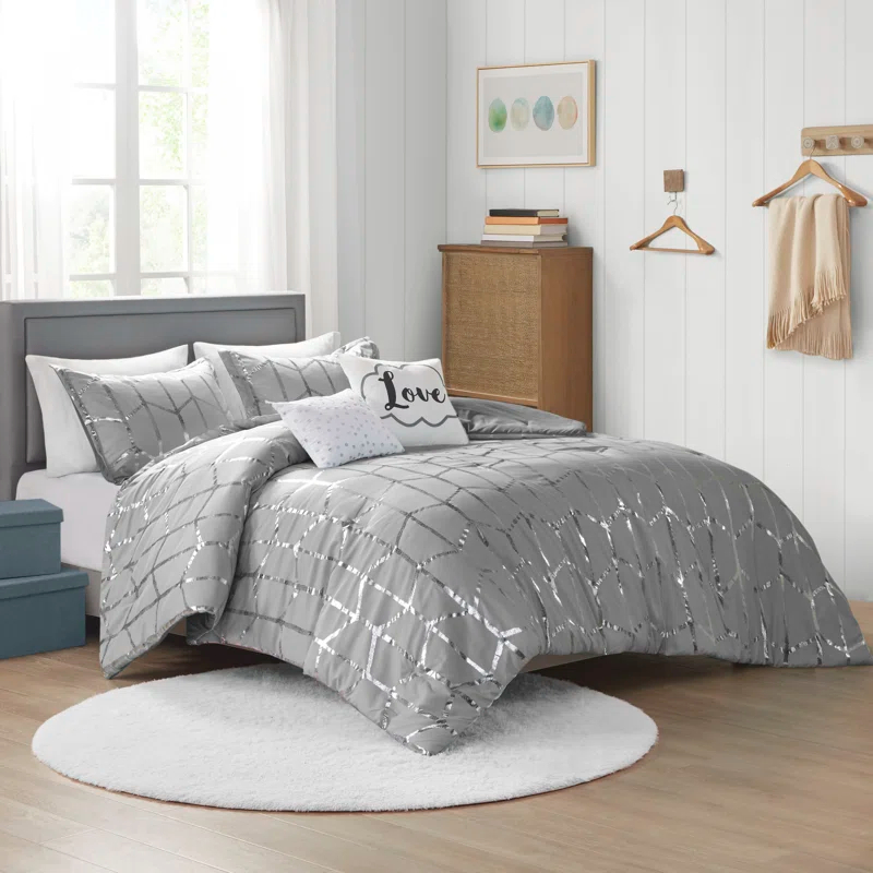 Intelligent Design Raina Metallic Printed Comforter Set