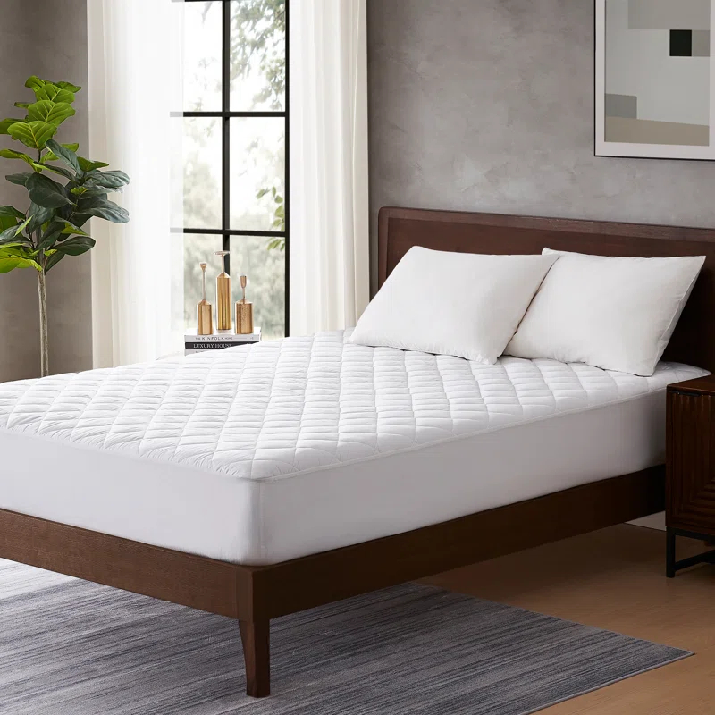 Eddie Bauer Eddie Bauer Luxury Medium Plush Mattress Pad - Hypoallergenic, Deep Pocket Design - 400 TC - Assembled In The USA