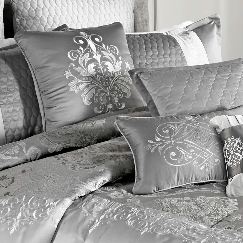 Kacee Comforter Set