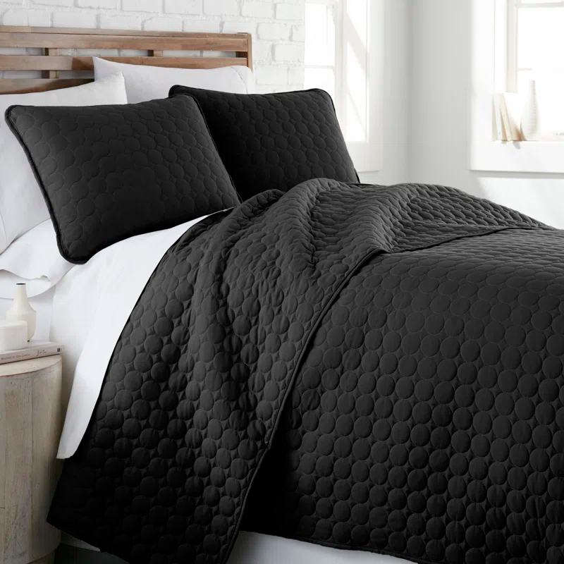 SouthShore Fine Linens Southshore Fine Linens Lightweight Oversized Reversible Quilt Set with shams