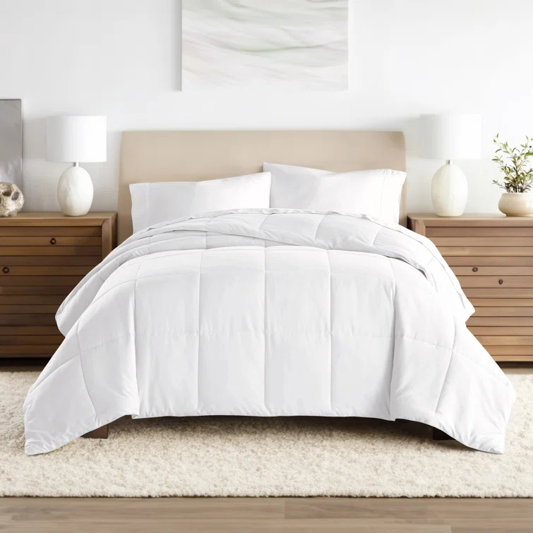 Becky Cameron Becky Cameron Lightweight All Season Down Alternative Comforter