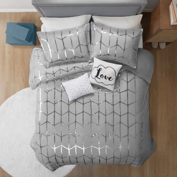 Intelligent Design Raina Metallic Printed Comforter Set
