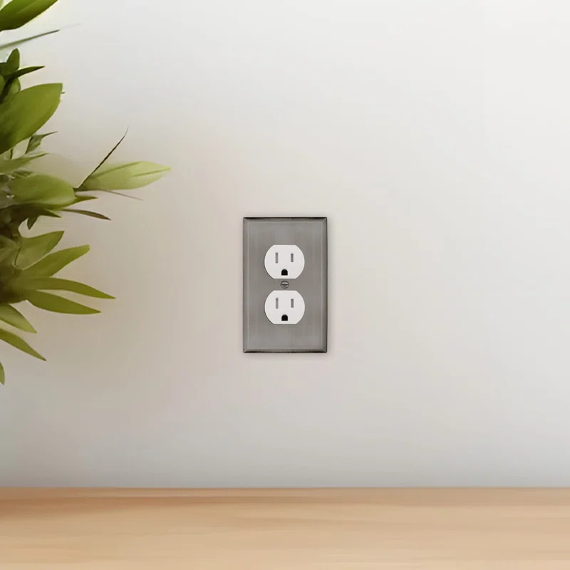 New York 1-Gang Duplex Outlet Wall Plate