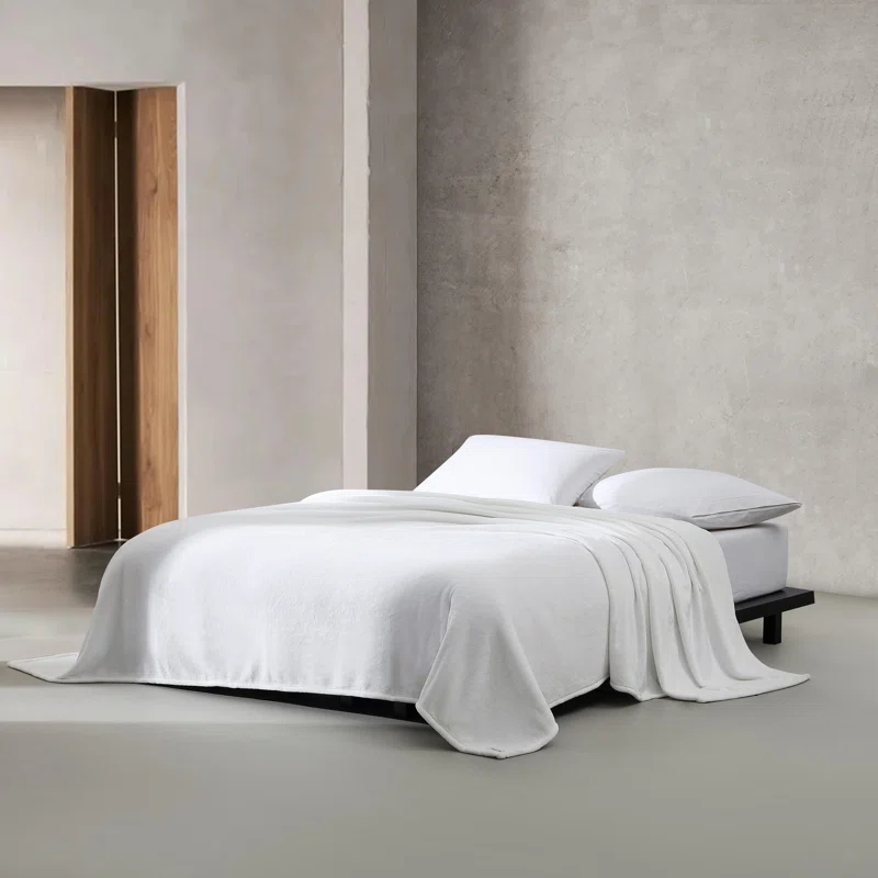Calvin Klein Calvin Klein Core Plush Solid Reversible Blanket
