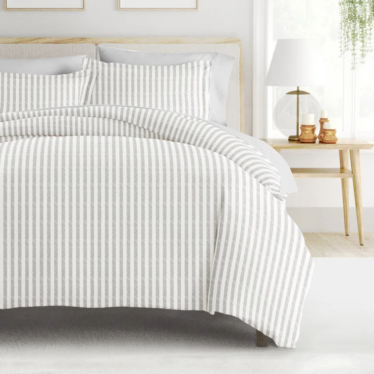 IEnjoy Home 8-Piece Reversible Bedding Bundle - Patterned Duvet Cover, Comforter Insert and Solid Sheet Set