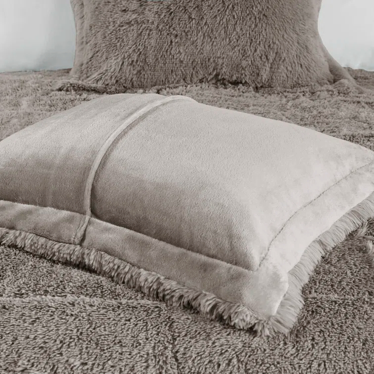 Intelligent Design Malea Shaggy Faux Fur Comforter Mini Set