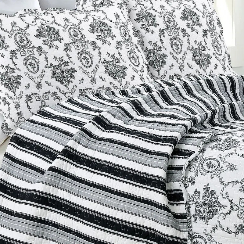 French Medallion Reversible Farmhouse / Country 3 Piece Quilt Set