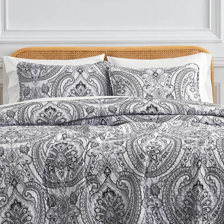 SouthShore Fine Linens Pure Melody Oversized Light-weight Paisley Quilt Set with matching shams