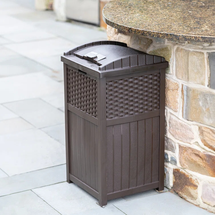 Suncast Suncast 33 Gallon Manual Lift Trash Hideaway Container