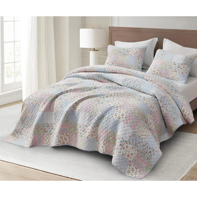 Holly Cotton Patchwork Quilt Set
