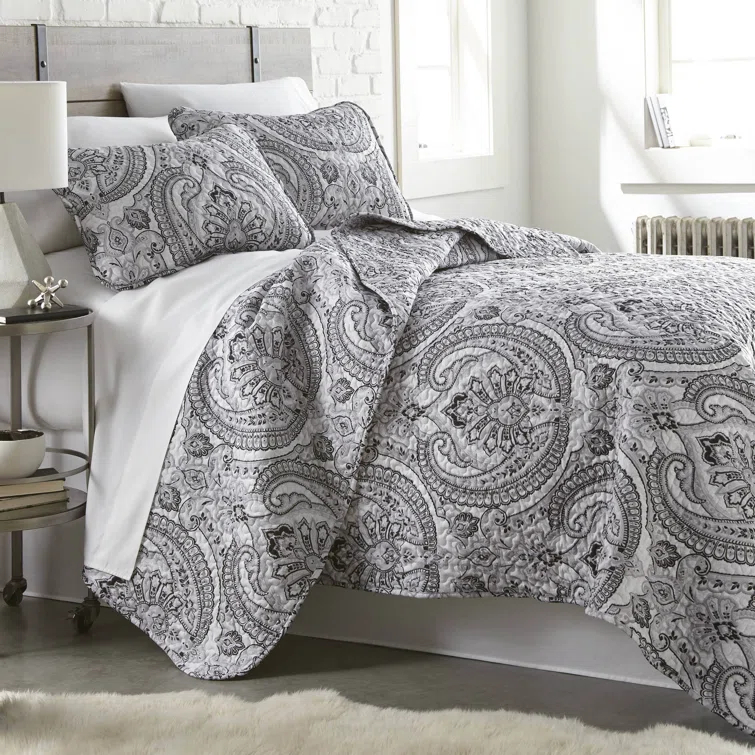 SouthShore Fine Linens Pure Melody Oversized Light-weight Paisley Quilt Set with matching shams