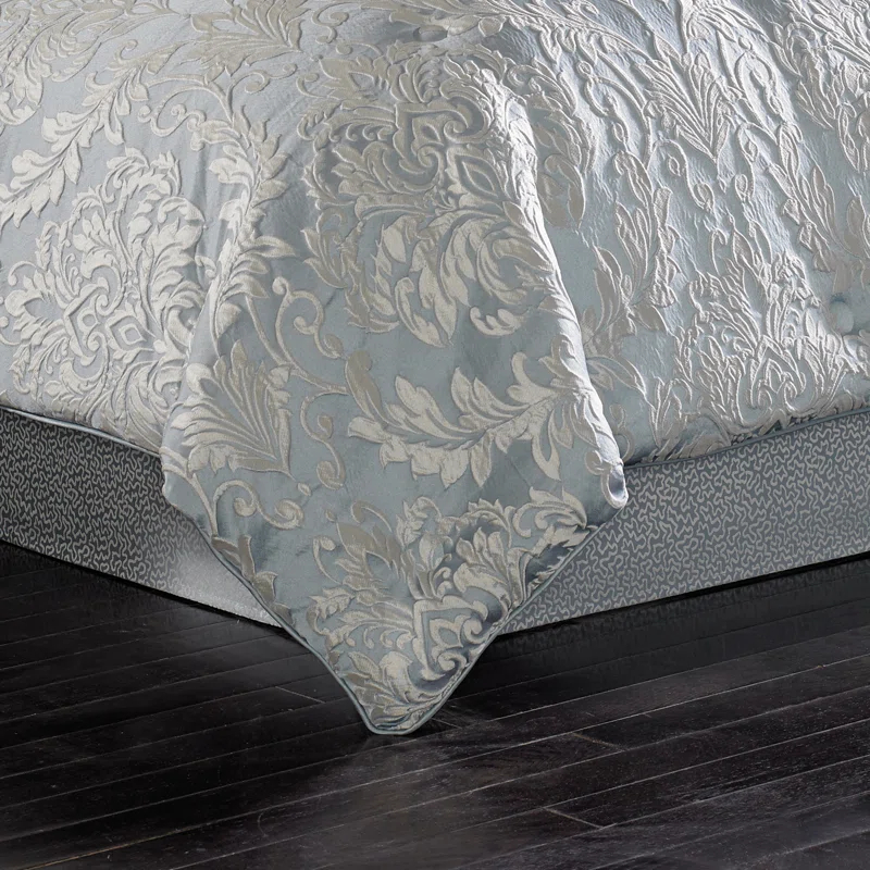 Five Queens Court Faith 4 Piece Comforter Set