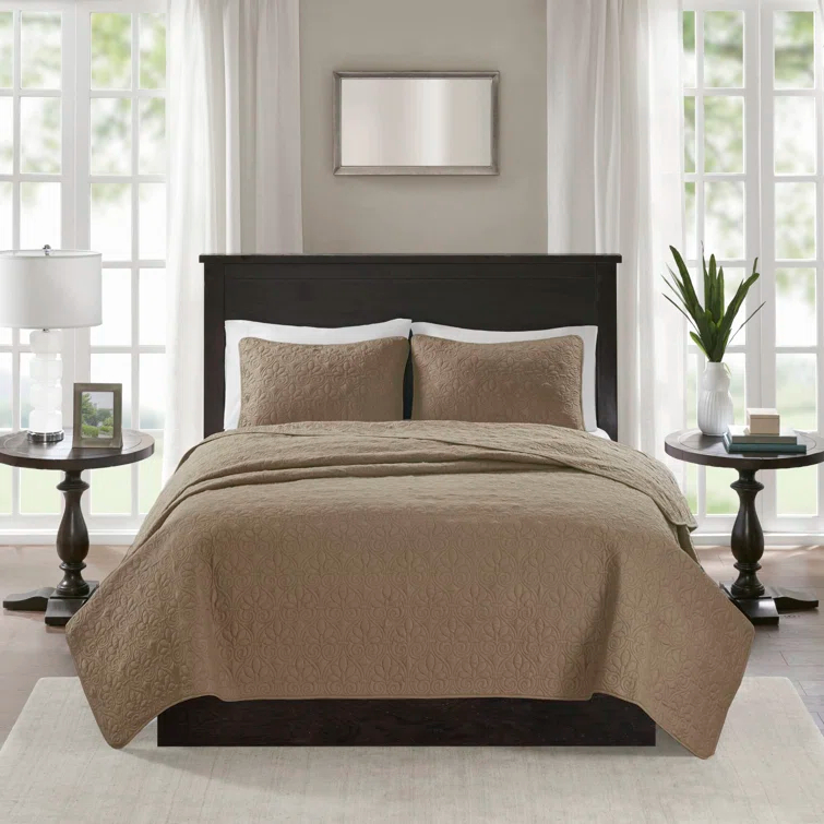 Madison Park Quebec Reversible Quilt Set