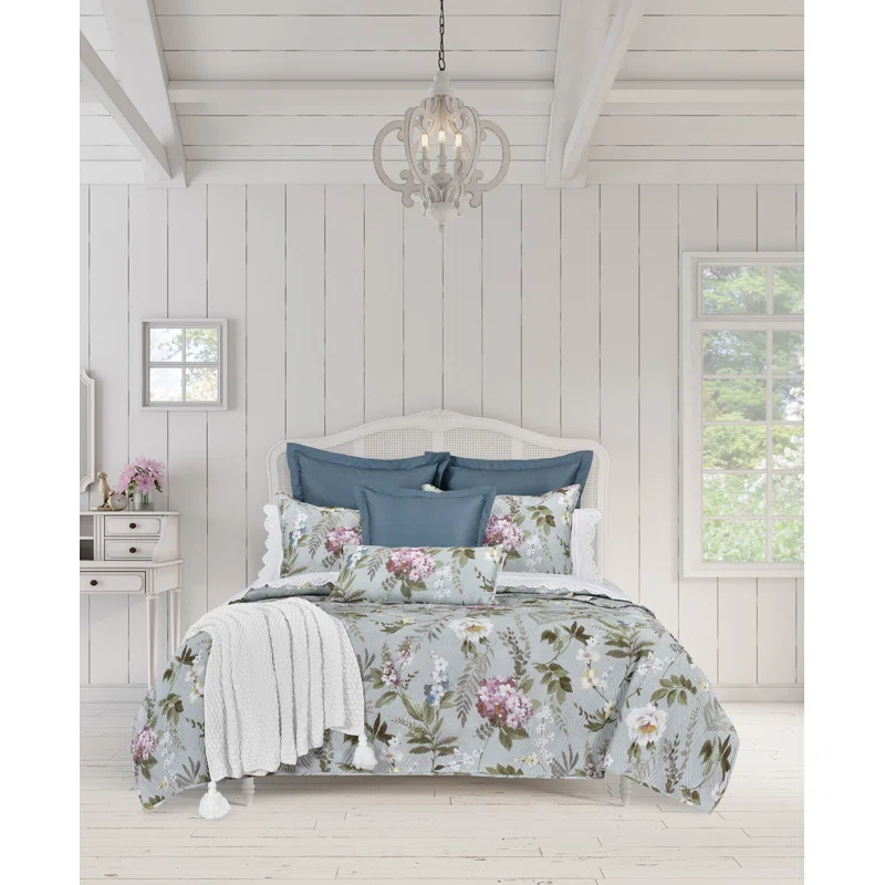 Five Queens Court Sakura Quilt Set