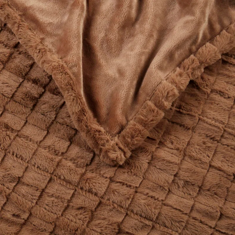 Beautyrest Beautyrest Zuri Oversized Heated Faux Fur Throw