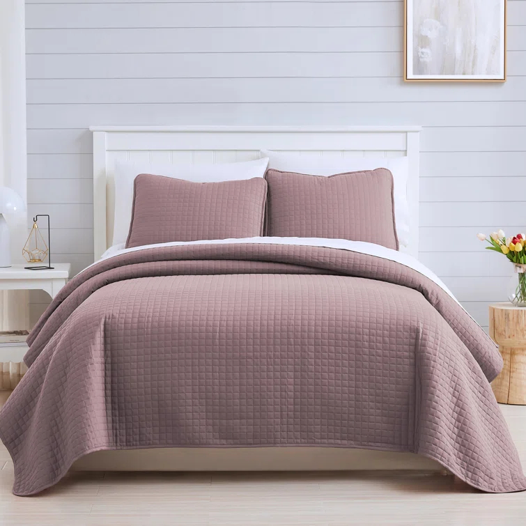 SouthShore Fine Linens Vilano Springs ® Oversized, Light-Weight Hotel Quality Quilt Set with Matching Shams