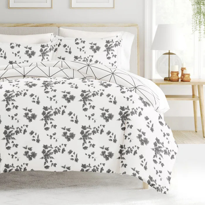IEnjoy Home Edgy Flowers Pattern Reversible Duvet Cover Set