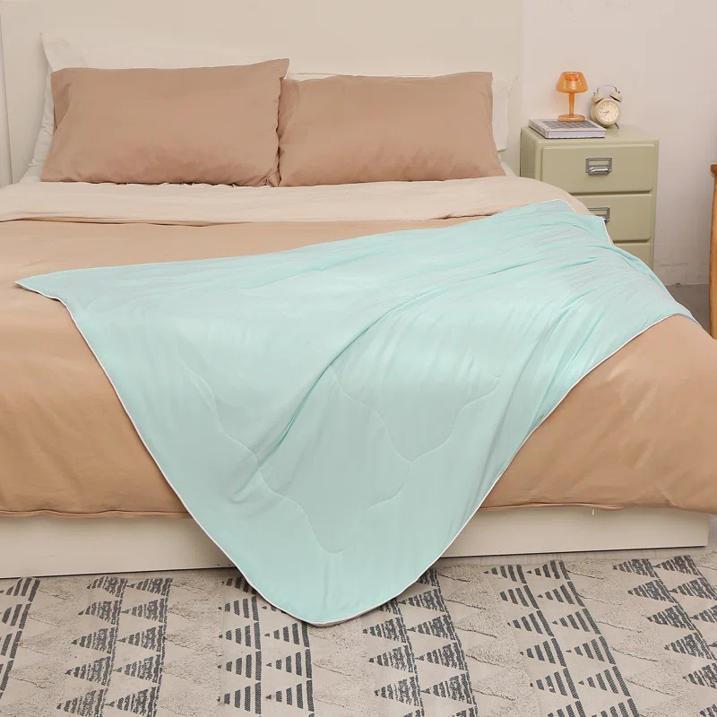 Catalonia Reversible Cooling Blanket, Lightweight Summer Comforter for Hot Sleepers, Silky Soft Summer Duvet Throw Size, 50 x 60 inches, Soft Breathable