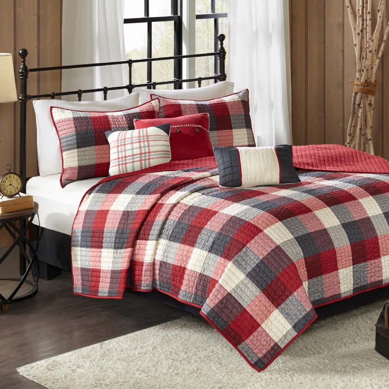 Madison Park Ridge 6 Piece Printed Herringbone Quilt Set with Throw Pillows
