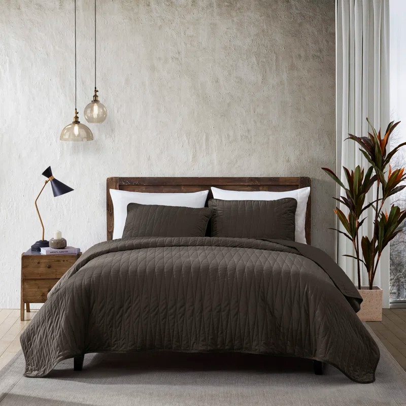 Brielle Premium Modern & Contemporary Velvet Quilt Set