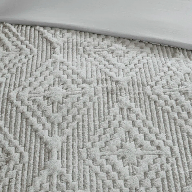 Woolrich Teton Embroidered Plush Quilt Set