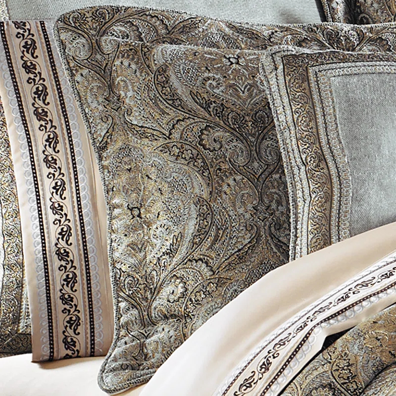 Paulina Comforter Set
