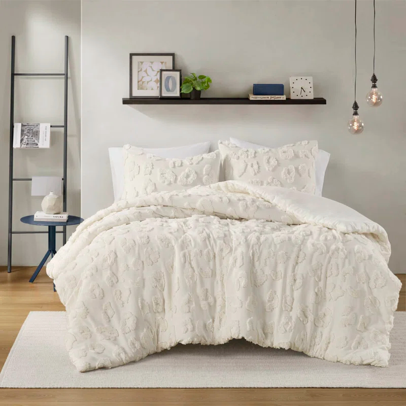 Intelligent Design Larissa Animal Chenille Comforter Set