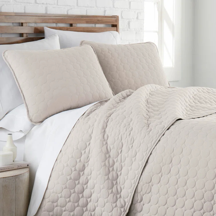 SouthShore Fine Linens Southshore Fine Linens Lightweight Oversized Reversible Quilt Set with shams