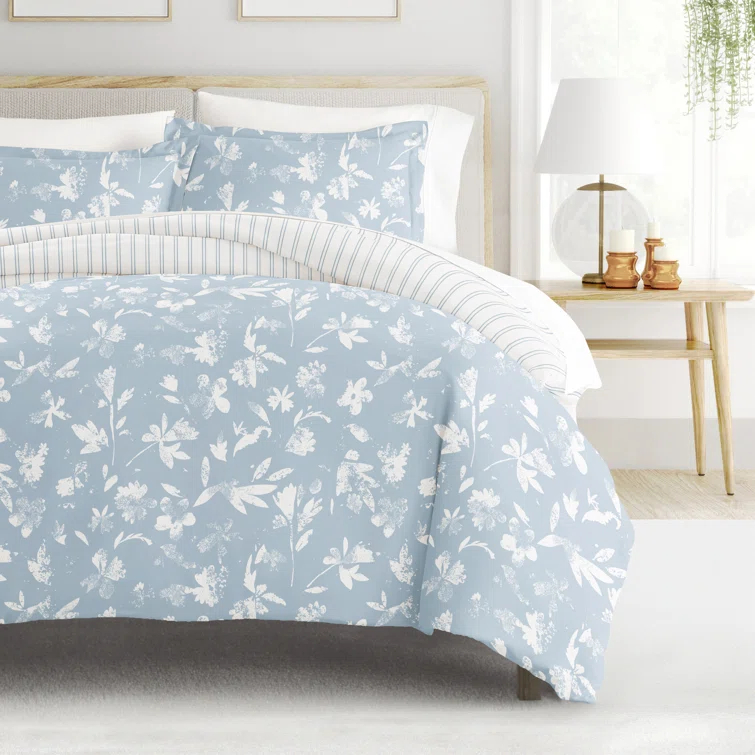 IEnjoy Home 8-Piece Reversible Bedding Bundle - Patterned Duvet Cover, Comforter Insert and Solid Sheet Set